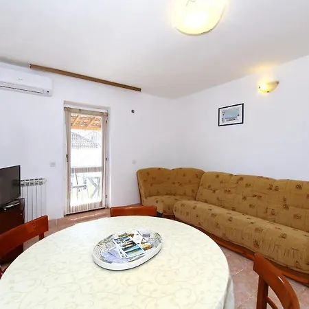 With Parking Space Tkon, Pasman - 8411 Tkon