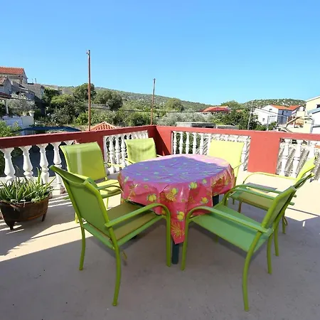 With Parking Space Tkon, Pasman - 8411 Tkon