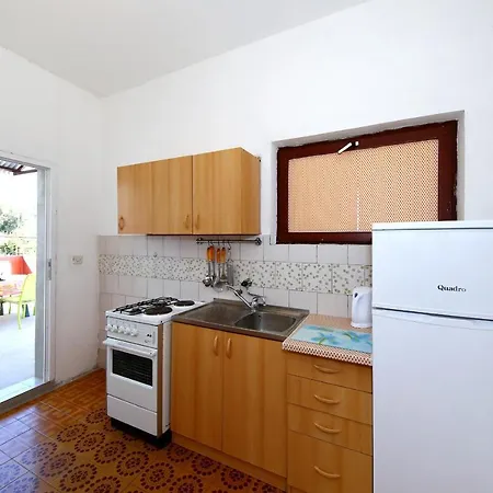 With Parking Space Tkon, Pasman - 8411 דירה