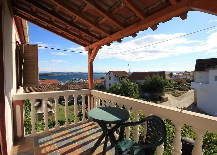 With Parking Space Tkon, Pasman - 8411